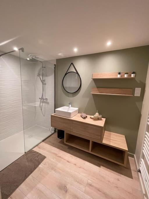 Suite Cosy Au Coeur De Vinzelles Proche Macon Tout Equipe Avec Salon D'Exterieur Eksteriør bilde